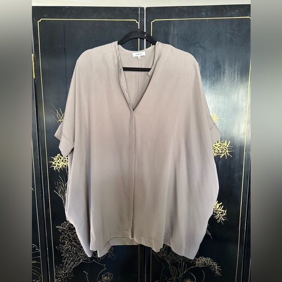 Aritzia oversized blouse - Picture 1 of 2